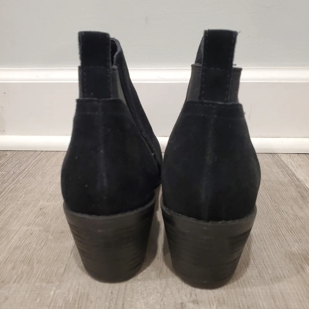 NEW Me Too Zarita Black Suede Ankle Boots